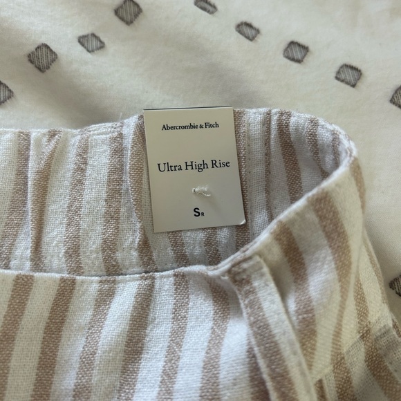 Abercrombie and Fitch Uttra High Rise Linen striped pants - Picture 2 of 6